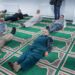 İngiltere’de bir camide namaz sonrası pilates dersleri erkekler arasında büyük ilgi görüyor