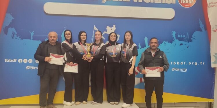 Gümüşhane lisesinin Bowling sultanları Türkiye 3.lüğünü kazandı.