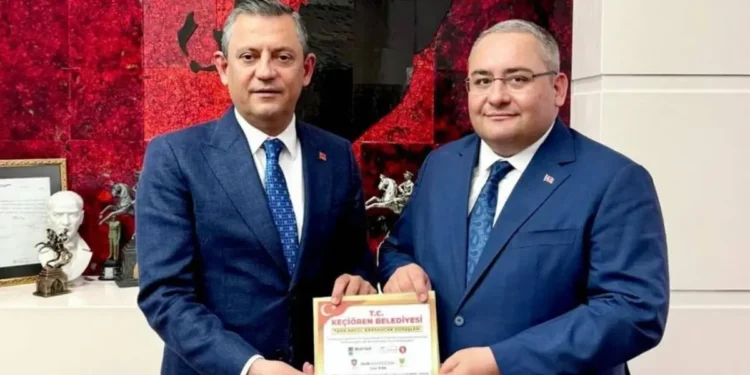 CHP den bir istifa daha !!!