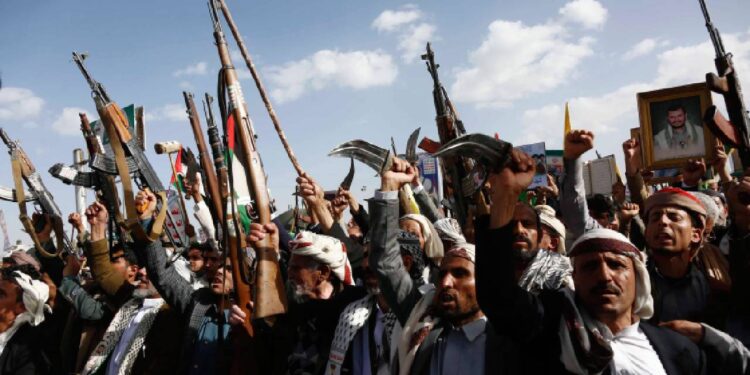 Husiler, ABD/İsrail-İran çatışmaya dahil olarak yine İsrail’e füze attı