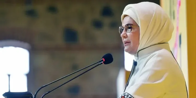 Emine Erdoğan: Küreselleşme kültürleri tek potada eritiyor diye uyardı