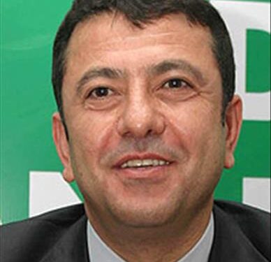GENEL HABERLER VELİ AĞBABA’DAN 1 MİLYON EURO İDDİALARINA SERT ÇIKIŞ: “TELEFON KAYDI VARSA NAMUSSUZUM” SÖZLERİ MECLİSİ KARIŞTIRDI