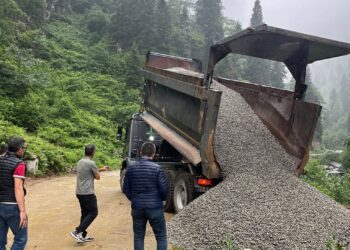 Doğankent Haberleri-RÜŞAN ÖZDEN DUYURDU: KAVRAZ VADİSİ YAYLA YOLUNDA ASFALTLAMA İÇİN SATHİ KAPLAMA ÇALIŞMALARI BAŞLADI.